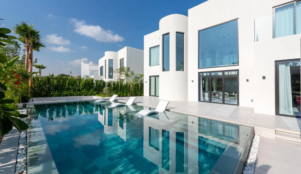 Buying a villa in Jumeirah Islands
