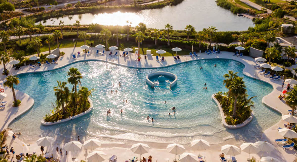 ="1" data-category="lagoon"> Each home offers a calming and refreshing view of the crystal clear lagoon. The villas are great for young couples and families with children.